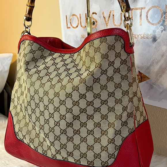 Authentic Gucci Bamboo Shoulder Bag - Picture 4 of 15